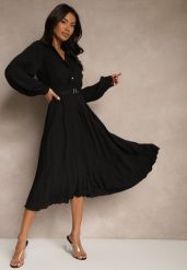 Czarna Koszulowa Sukienka z Plisowanymi Zdobieniami i Paskiem z Klamrą Efrivelle. Czarne sukienki damskie Renee, na co dzień, l, z aplikacjami, eleganckie, bez kołnierzyka, bez ramiączek, midi, kopertowe. Za 109.99 zł.
