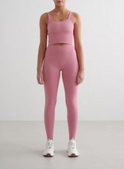 Damskie legginsy bezszwowe, prążkowane, wysoki stan, squat proof różowe. Czerwone legginsy damskie Aim'n, l, bez wzorów, z dzianiny. Za 152.40 zł.