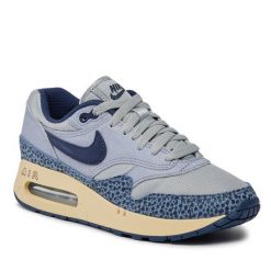 Buty do biegania Nike. Czarne obuwie sportowe damskie Nike, bez wzorów, do biegania. Za 569.99 zł.
