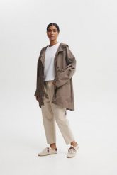 KURTKA PRZECIWDESZCZOWA NIKI KAKAO XL - Flawless. Kurtki damskie Flawless, xl, bez wzorów, bez kaptura. Za 599.00 zł.