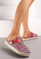 Czerwone Klapki z Ekozamszu z Oryginalnym Wzorem i Klamrą Nirable. Czerwone klapki damskie Renee, bez wzorów, boho, bez obcasa, na płaskiej podeszwie. Za 59.99 zł.