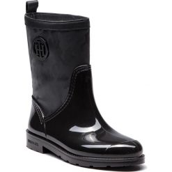 Kalosze TOMMY HILFIGER - Shiny Camo Rain Boot FW0FW03318 Black 990. Kozaki damskie marki Tommy Hilfiger. W wyprzedaży za 329.00 zł.