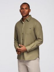 Bawełniana męska koszula z kieszenią REGULAR FIT - oliwkowa V2 - Rozmiar: XL. Zielone koszule męskie Ombre Clothing, m, bez wzorów, z bawełny, klasyczne, bez kołnierzyka, bez ramiączek. W wyprzedaży za 79.99 zł.