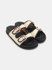 Klapki z dwoma paskami - czarny. Czarne klapki damskie Sinsay, bez wzorów, bez obcasa. Za 39.99 zł.