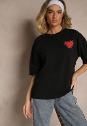 Czarny T-shirt z Bawełny Ozdobiony Sercem Ranira. Czarne bluzki damskie Renee, z aplikacjami, z bawełny, bez kołnierzyka. Za 54.99 zł.