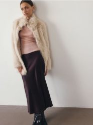 Spódnica midi - bordowy. Czerwone spódnice damskie Reserved, l, bez wzorów, z tkaniny, midi. W wyprzedaży za 89.99 zł.