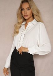 Biała Koszula z Eleganckimi Ażurowymi Wstawkami Meristas. Białe bluzki damskie Renee, l, w ażurowe wzory, eleganckie, bez kołnierzyka, bez ramiączek. Za 69.99 zł.