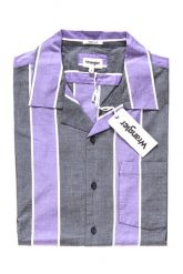 KOSZULA WRANGLER SS RESORT SHIRT TROPICAL PURPLE W59076SW3 112129663. Fioletowe koszule męskie Wrangler, m, bez wzorów, z materiału, bez kołnierzyka, bez ramiączek. W wyprzedaży za 59.99 zł.