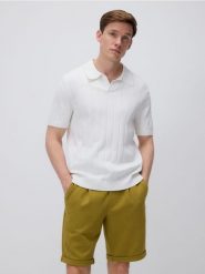 Szorty regular fit - jasnozielony. Zielone szorty męskie Reserved, l, bez wzorów, z bawełny. W wyprzedaży za 69.99 zł.