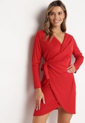 Czerwona Sukienka Kopertowa Mini Wiązana w Pasie Icona. Czerwone sukienki dla dziewczynek Born2be, bez wzorów, eleganckie, bez ramiączek. Za 79.99 zł.