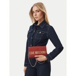 Torebka LOVE MOSCHINO. Czerwone torebki do ręki damskie Love Moschino, bez wzorów, wizytowe, bez dodatków. Za 699.99 zł.