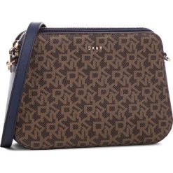 Torebka DKNY - Bryant R83EJ630 Mocha Logo-Nvy 6MN. Listonoszki damskie marki DKNY. W wyprzedaży za 429.00 zł.