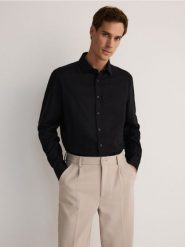 Spodnie loose fit z kantem - jasnoszary. Szare spodnie materiałowe męskie Reserved, l, bez wzorów, z tkaniny. W wyprzedaży za 79.99 zł.