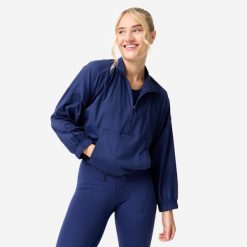 Bluza sportowa damska Domyos. Niebieskie bluzy sportowe damskie DOMYOS, s, bez wzorów, z elastanu, bez kaptura, na fitness i siłownię. Za 159.99 zł.