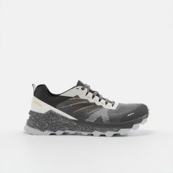 Buty do biegania w terenie męskie Kiprun MT3. Białe buty sportowe męskie KIPRUN, z kauczuku, bez zapięcia, do biegania. Za 349.99 zł.