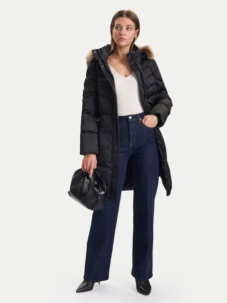 Guess Kurtka puchowa W5BL30 W2802 Czarny Regular Fit. Czarne kurtki damskie Guess, m, z aplikacjami, z puchu, bez kaptura. Za 906.50 zł.