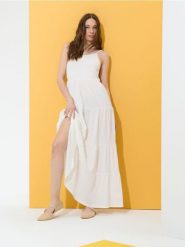 Letnia sukienka maxi - kremowy. Białe sukienki damskie Sinsay, na lato, l, bez wzorów, boho, bez kołnierzyka, bez ramiączek, maxi. W wyprzedaży za 49.99 zł.