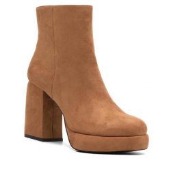 Botki Jenny Fairy. Brązowe botki damskie Jenny Fairy, bez obcasa, na słupku, bez zapięcia. Za 109.99 zł.