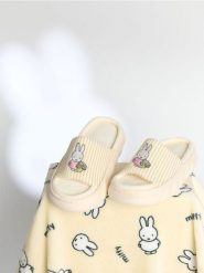 Kapcie Miffy - żółty. Żółte kapcie damskie Sinsay, bez wzorów. Za 29.99 zł.