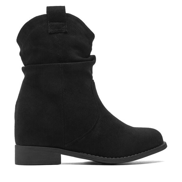 Kowbojki Jenny Fairy. Czarne botki damskie Jenny Fairy, bez obcasa, na płaskiej podeszwie, bez zapięcia. Za 149.99 zł.