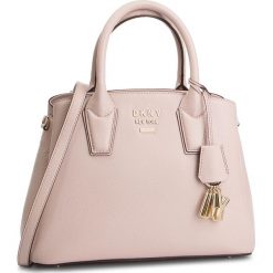 Torebka DKNY - R84DA847 Iconic Blush 3IB. Torebki do ręki damskie marki DKNY. Za 1,069.00 zł.