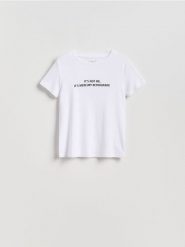 T-shirt z napisem - biały. Białe t-shirty damskie Reserved, l, bez wzorów, z bawełny, bez kołnierzyka. Za 49.99 zł.