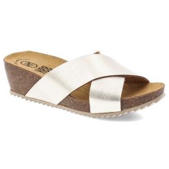 Klapki damskie HEE, skórzane licowe na koturnie eleganckie, złote, 25004. Żółte sandały damskie Hee, z aplikacjami, z jeansu, bez obcasa, na koturnie, bez zapięcia. Za 189.00 zł.