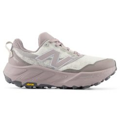 Buty damskie New Balance Fresh Foam X Hierro v9 WHIER2RF – beżowe. Brązowe obuwie sportowe damskie New Balance, bez wzorów, z materiału, do biegania. Za 699.99 zł.