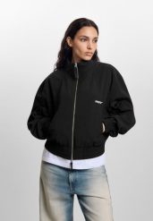 Kurtka sportowa damska Prosto Boxing. Czarne kurtki damskie Prosto., m, bez wzorów, z nylonu, bez kaptura, na fitness i siłownię. Za 394.99 zł.