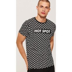 T-shirt z nadrukiem all over - Wielobarwn. T-shirty męskie marki House. Za 49.99 zł.