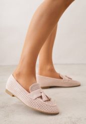 Różowe Mokasyny z Imitacji Zamszu z Ozdobną Perforacją i Frędzlami Yenone. Czerwone mokasyny damskie Born2be, z jeansu, biznesowe. Za 89.99 zł.