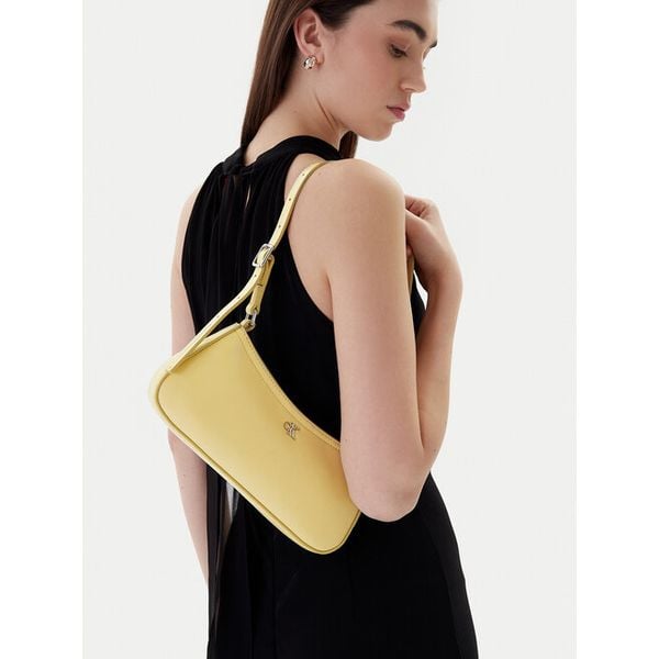 Torebka Calvin Klein. Żółte torebki do ręki damskie Calvin Klein, bez wzorów, klasyczne, bez dodatków. Za 256.99 zł.