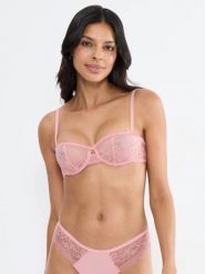 Triumph Biustonosz na fiszbinach - Allure Kobiety różowy, 80D. Czerwone biustonosze Triumph, z aplikacjami, z koronki. Za 179.95 zł.