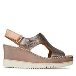 Sandały Pikolinos. Szare klapki damskie Pikolinos, bez wzorów, bez obcasa, na koturnie, bez zapięcia. Za 349.99 zł.