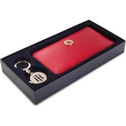 Zestaw upominkowy TOMMY HILFIGER - Th Core Za Wallet/Keyfob AW0AW06322 614. Portfele damskie marki Tommy Hilfiger. Za 399.00 zł.
