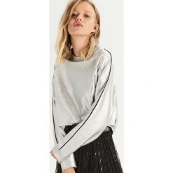 Srebrna bluza z lampasami - Srebrny. Szare bluzy damskie Sinsay. Za 59.99 zł.