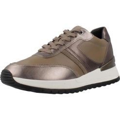 Buty GEOX D DESYA Brązowy. Brązowe obuwie sportowe damskie Geox, bez wzorów, ze skóry, na fitness i siłownię. Za 372.99 zł.