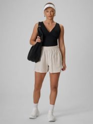 4F Spodenki casual z modalem damskie - kremowe M. Białe szorty sportowe damskie 4f, m, bez wzorów, z materiału, casualowe, trekkingowe. Za 129.99 zł.