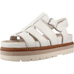 Sandały CLARKS ORIANNA TWIST Biały. Białe sandały damskie Clarks, bez wzorów, ze skóry, bez obcasa, bez zapięcia. Za 278.99 zł.