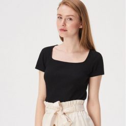 T-shirt w prążki - Czarny. T-shirty damskie marki Sinsay. Za 19.99 zł.