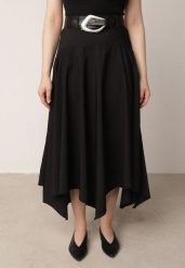 Czarna Rozkloszowana Spódnica z Ozdobnym Paskiem i Asymetrycznym Dołem Pillen. Czarne spódnice damskie Born2be, l, bez wzorów, ze skóry, biznesowe, maxi, asymetryczne. Za 149.99 zł.