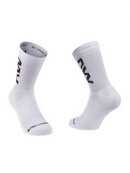 Skarpety rowerowe NORTHWAVE Extreme Air Mid Sock. Białe skarpety męskie Northwave, w ażurowe wzory, z dzianiny. Za 77.15 zł.