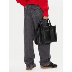 Torebka JENNY. Czarne torebki do ręki damskie Jenny, bez wzorów, klasyczne, bez dodatków. Za 149.99 zł.