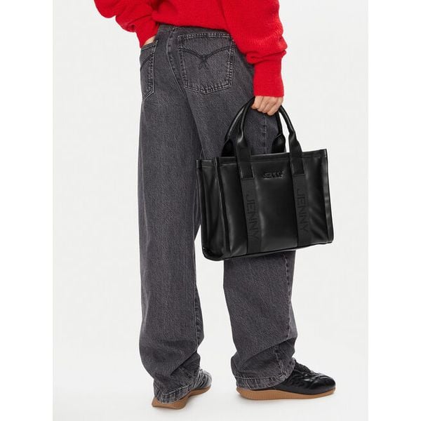 Torebka JENNY. Czarne torebki do ręki damskie Jenny, bez wzorów, klasyczne, bez dodatków. Za 149.99 zł.