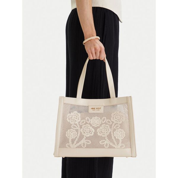 Torebka Nine West. Białe torebki do ręki damskie Nine West, bez wzorów, klasyczne, bez dodatków. Za 208.99 zł.