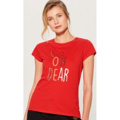 Koszulka z połyskującą aplikacją - Czerwony. Czerwone t-shirty damskie Mohito, z aplikacjami. Za 39.99 zł.