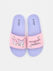 Klapki z aplikacjami 3D Hello Kitty - fioletowy. Fioletowe klapki damskie Sinsay, z aplikacjami, bez obcasa. Za 35.99 zł.