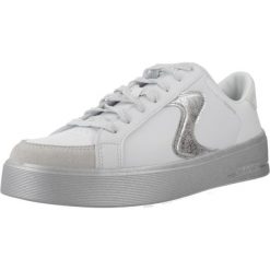 Buty SKECHERS HILAND - QUITE CHIC Biały. Białe obuwie sportowe damskie Skechers, bez wzorów, z syntetyku, trekkingowe, Skechers Sport. W wyprzedaży za 289.10 zł.