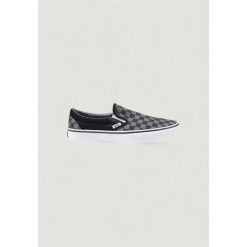 Obuwie sportowe Mężczyzna VANS Classic Slip-On. Czarne trampki męskie Vans, bez wzorów, z tkaniny, sportowe, bez zapięcia. Za 364.99 zł.