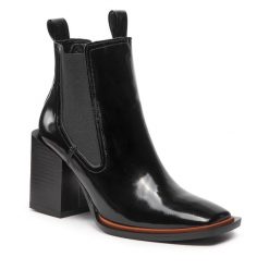 Botki Simple. Czarne botki damskie Simple, bez obcasa, na słupku, bez zapięcia. Za 509.99 zł.